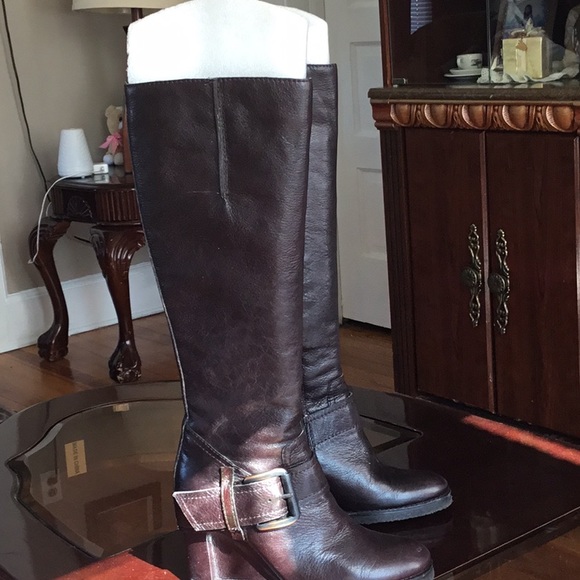 Chocolate color tall boots - Picture 2 of 3